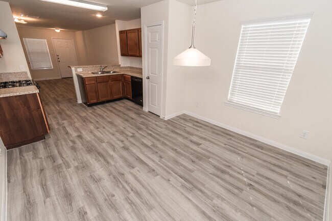 Building Photo - 18726 N Lyford Dr