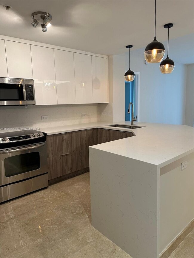 Building Photo - 801 Brickell Key Blvd