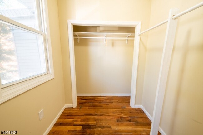 Foto del edificio - 166 Seymour Ave