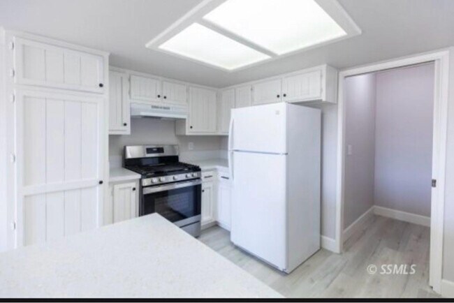 Foto del edificio - 608 E California Ave