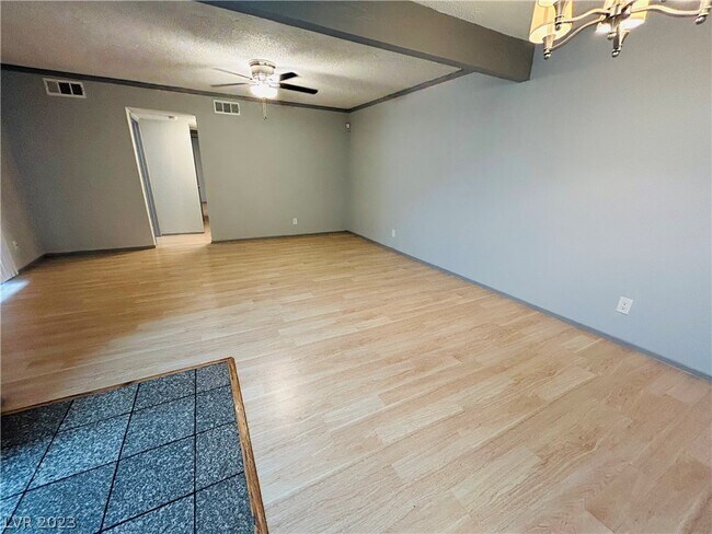 Building Photo - 1405 Vegas Valley Dr