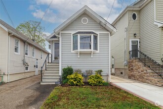 Building Photo - 120 Lawson Ave