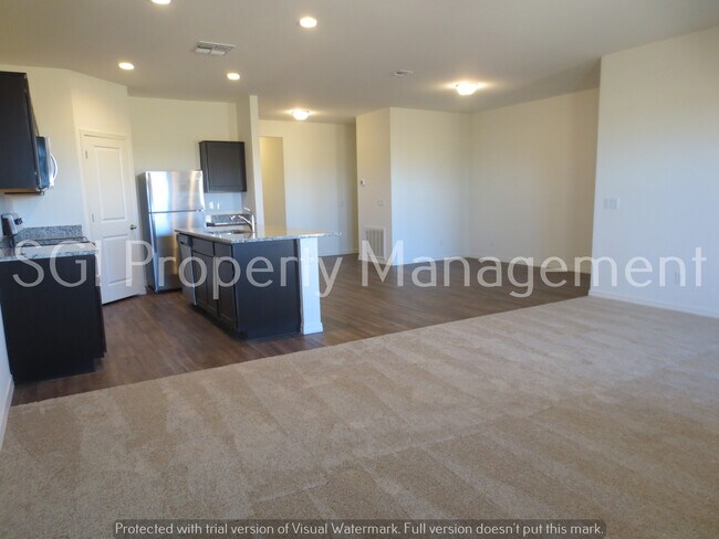 Building Photo - Beautiful 3 Bedroom, 2 Bathroom Home