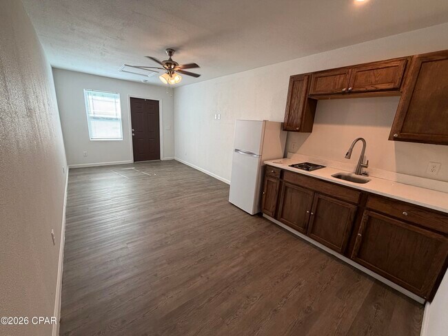 Foto del edificio - 143 Claire Ave