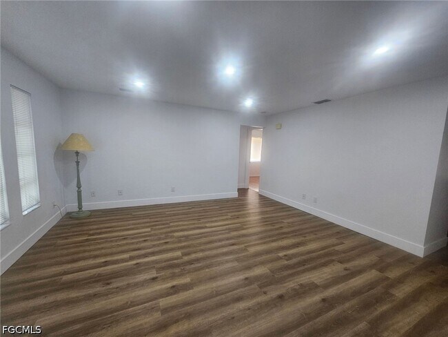 Foto del edificio - 5989 Hillyer Ct