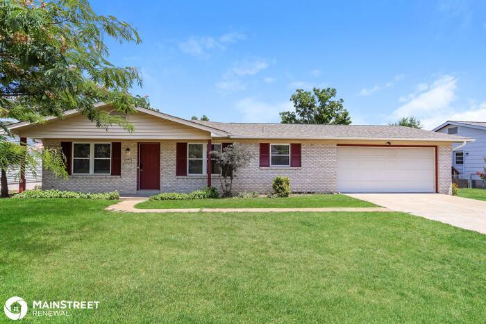 Primary Photo - 910 SILVERSTONE DR, ST CHARLES, MO 63303