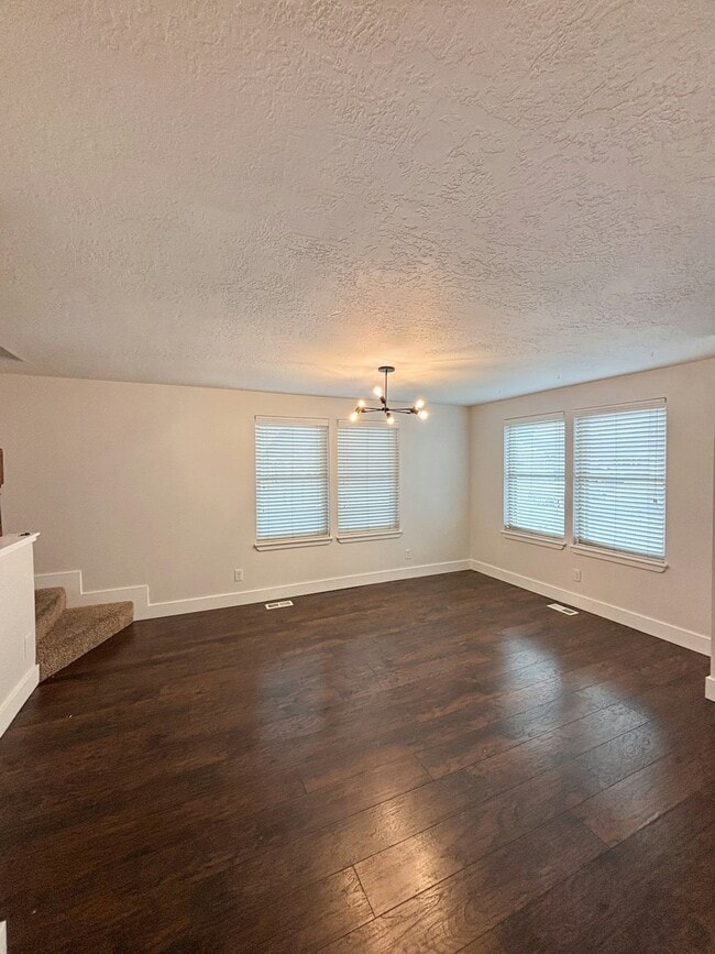 Foto del edificio - 1657 N 645 W St