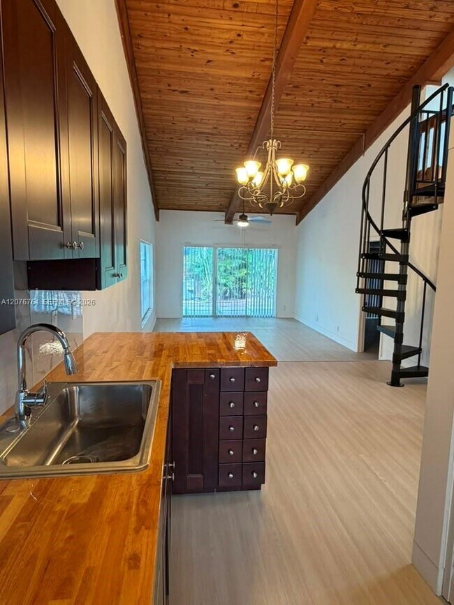 Foto del edificio - 7456 NW 33rd St