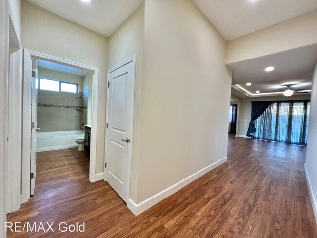 Foto del edificio - 3 br, 2 bath House - 213 Holly Oak Court
