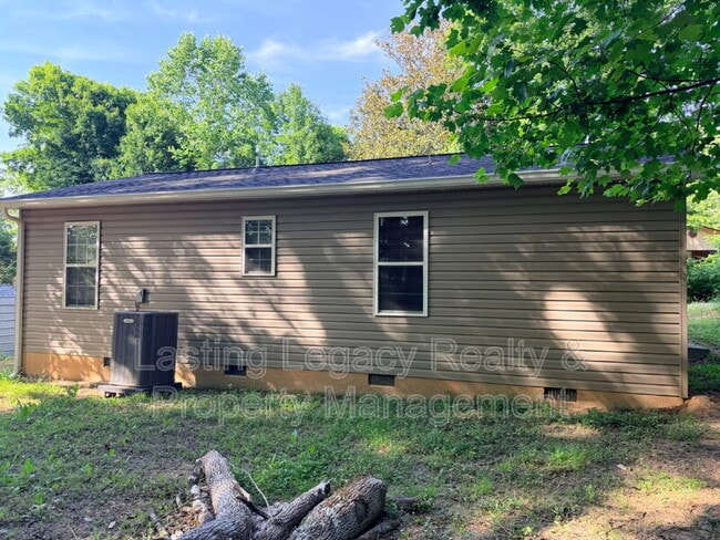 Building Photo - 134 Spruce St