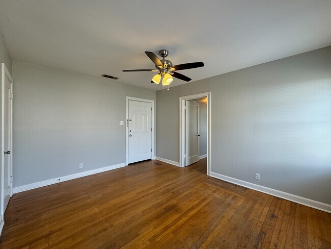 Foto del edificio - 403 E 6th St