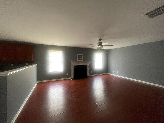 Building Photo - Room in House on Walton View