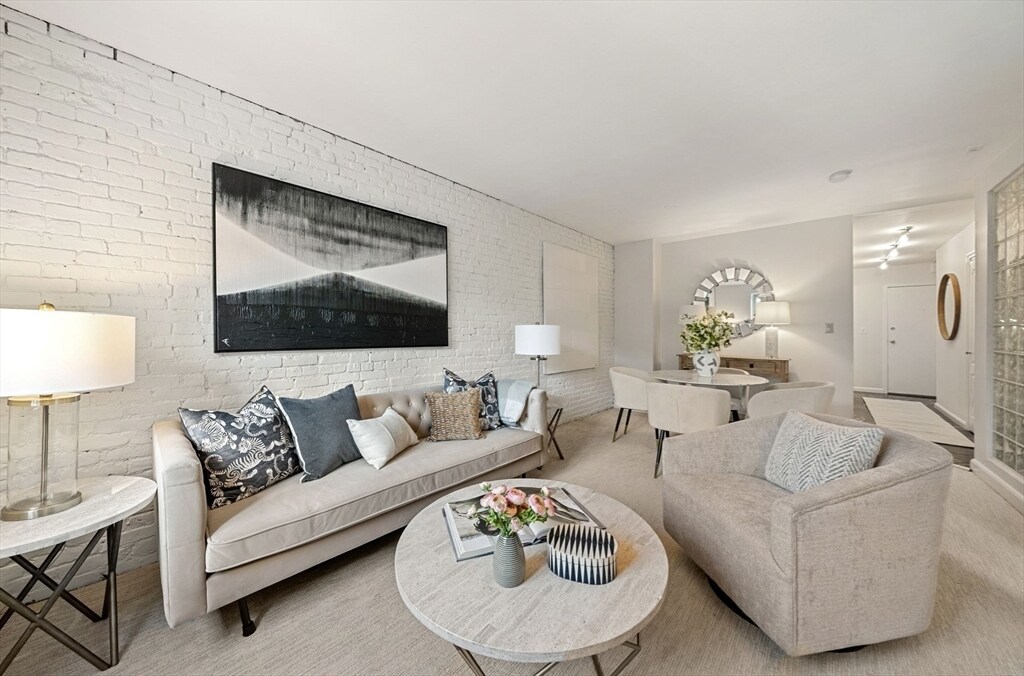 Foto principal - 19 Wiget St