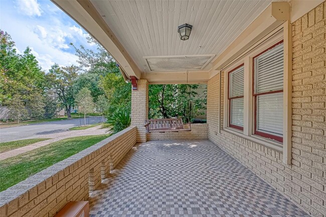 Building Photo - 1604 Cherryhurst St