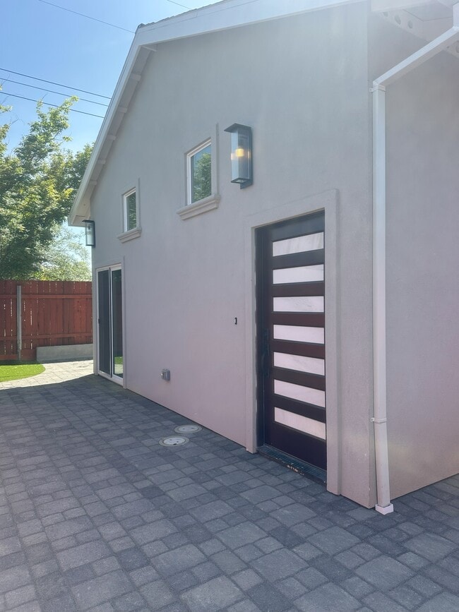 Building Photo - 10630 Campana Way