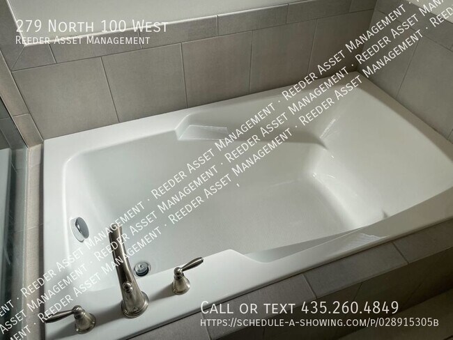 Building Photo - HALF PRICE OFF 1ST MONTH!! Close to everyt...