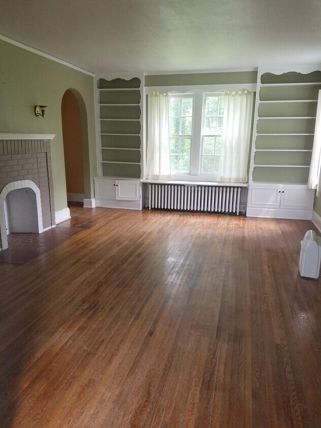 Primary Photo - 107 Wildwood Ave