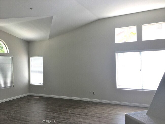 Foto del edificio - 6742 Regal Oaks Rd