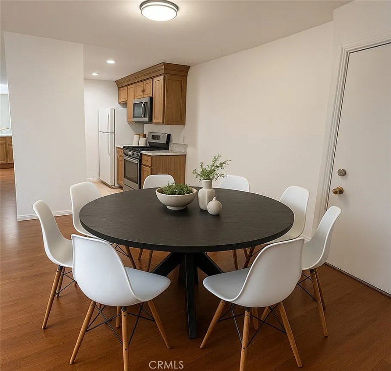 Foto principal - 5460 White Oak Ave