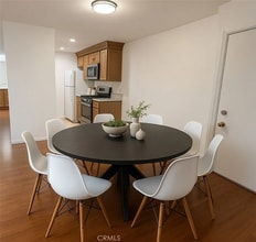 Building Photo - 5460 White Oak Ave