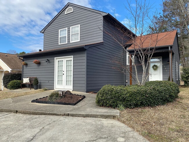 Building Photo - Room in House on Parkside Dr