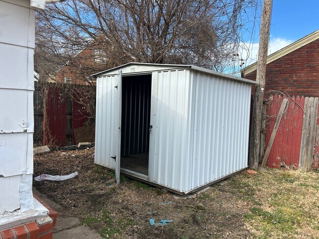 Foto del edificio - 5 Bedrooms Near Downtown!