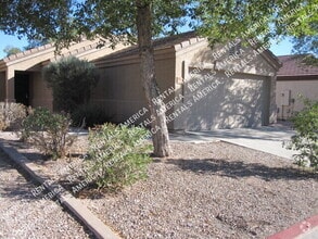 Building Photo - 427 S Sabrina