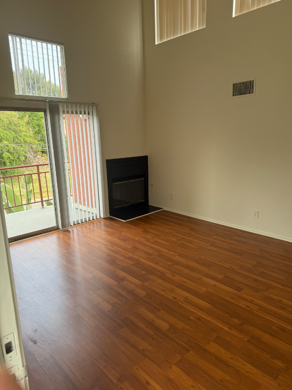 Foto principal - 6825 Haskell Ave