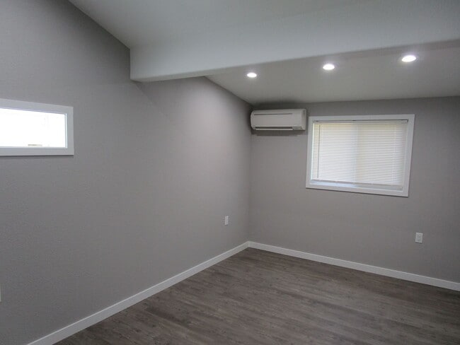 Foto del edificio - Completely Remodeled 2 Bedroom, 2 Bathroom...