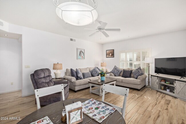 Foto del edificio - 14000 N 94th St