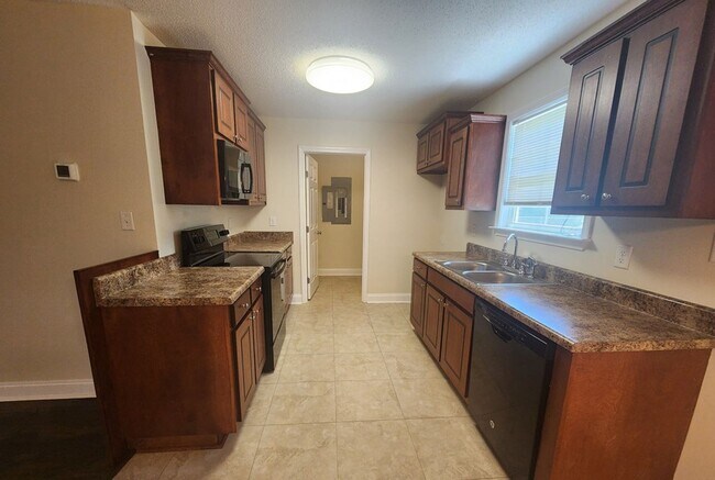 Building Photo - Great Area!