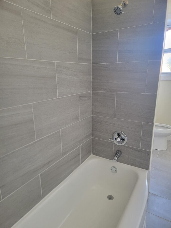 Building Photo - 100 LINDEN Ave