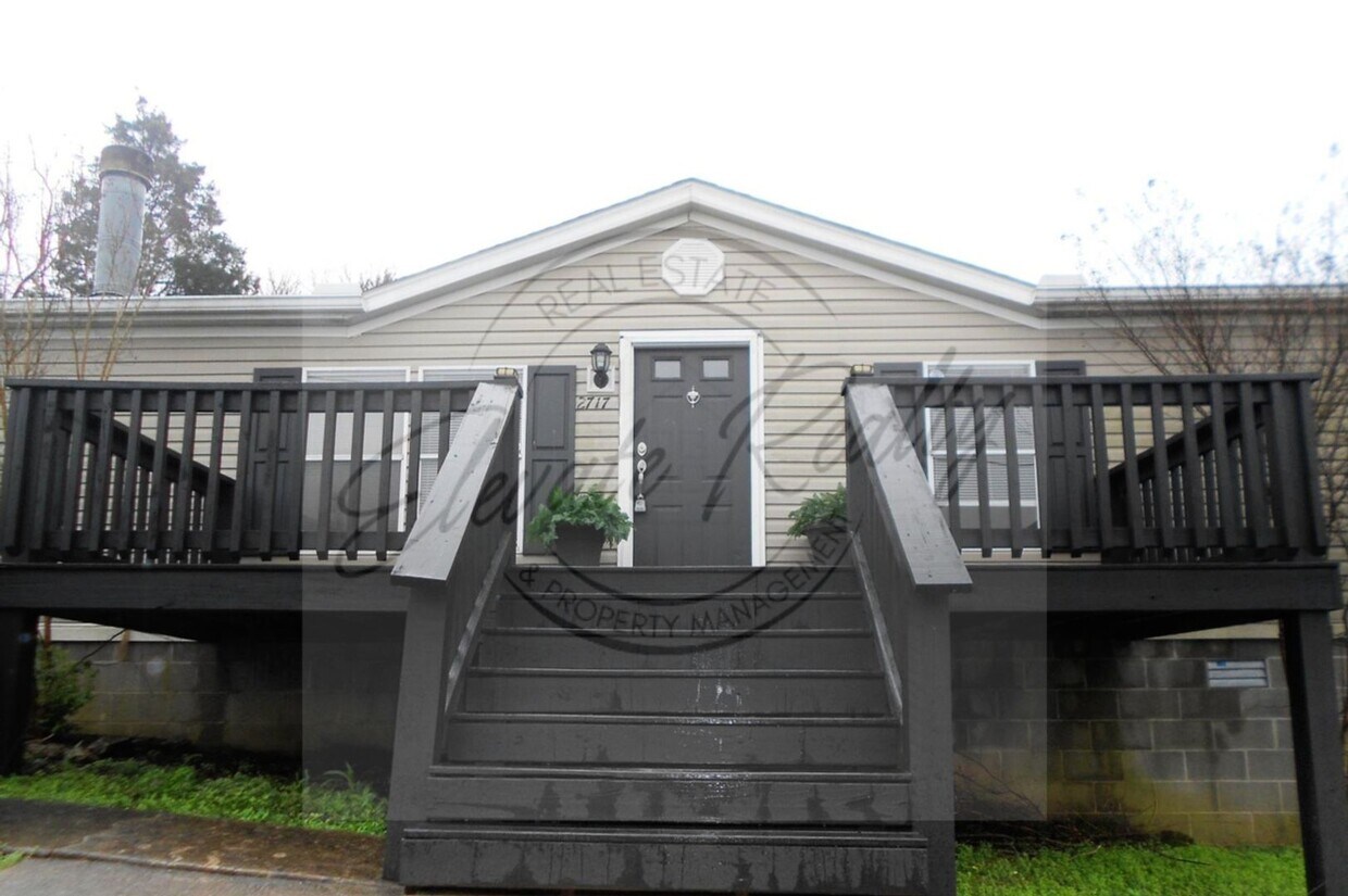 Foto principal - Three Bedroom, Ranch Style North Nashville...