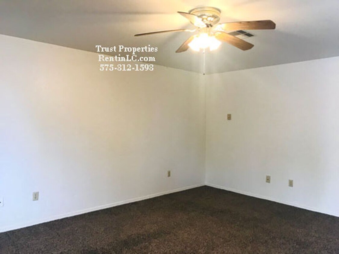 Primary Photo - Branson, 1345 E