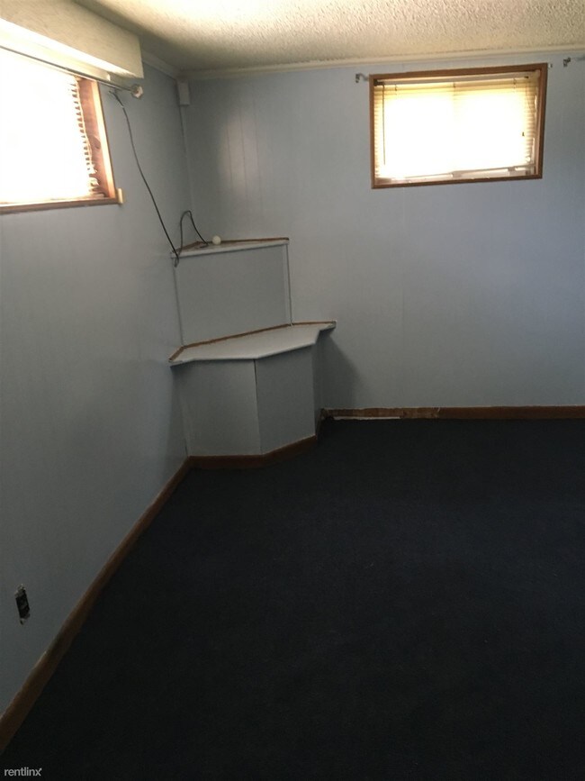 Building Photo - 3 br, 2 bath House - 910 W. MacQueen