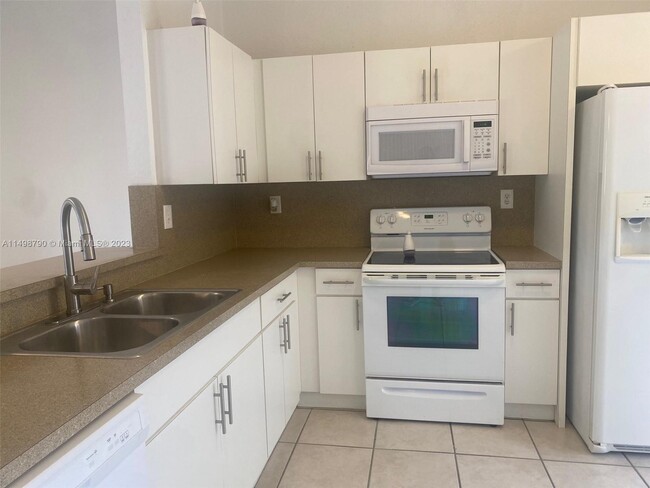 Building Photo - 1004 San Remo Cir