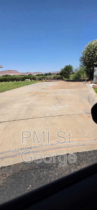 Building Photo - 2990 E Riverside Dr