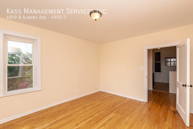 Foto del edificio - 4959 N Albany Ave