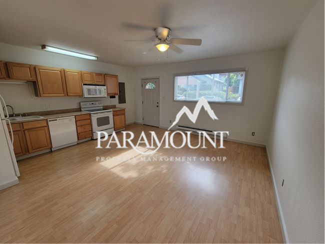 Building Photo - Downtown 1 Bedroom Upper Duplex!!!!!!!