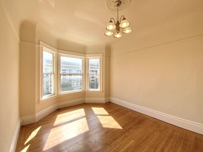 Building Photo - 4BR/2BA in Haight. IN-UNIT LAUNDRY! DISHWA...
