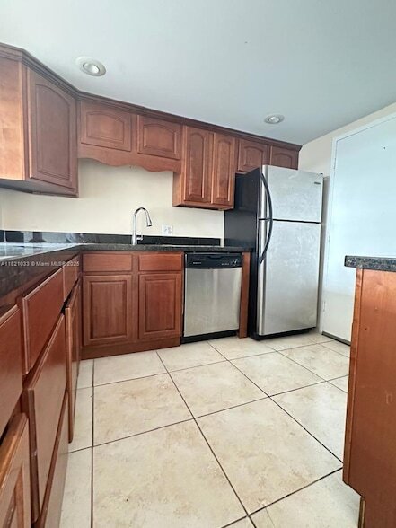 Foto del edificio - 2175 NE 170th St