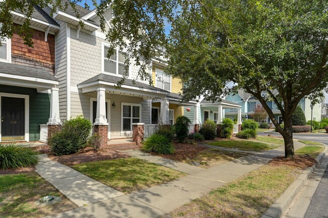 Building Photo - Charming 2 Bedroom, 2.5 Bath in Hampton Fo...