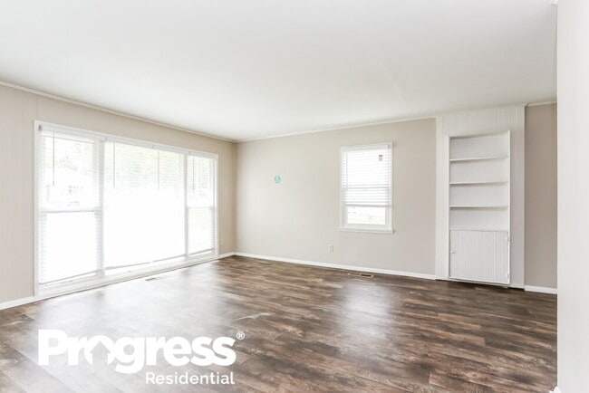 Building Photo - 2862 Lowell Dr