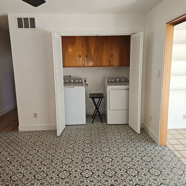 Foto del edificio - 1610 Springwood Dr