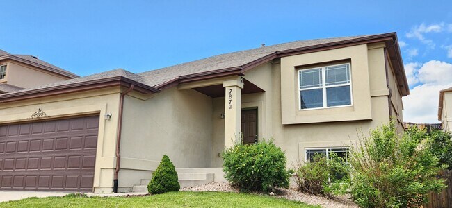 Foto del edificio - Open Concept 4 Bedroom Home with 9ft Ceili...