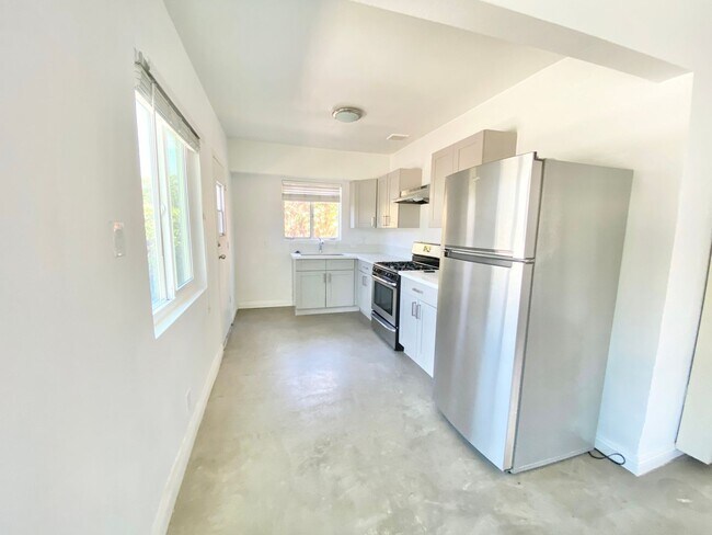 Foto del edificio - 2727 Phelps Ave