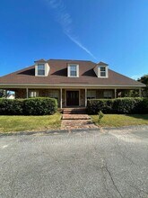 Building Photo - 15 Mulberry Ln