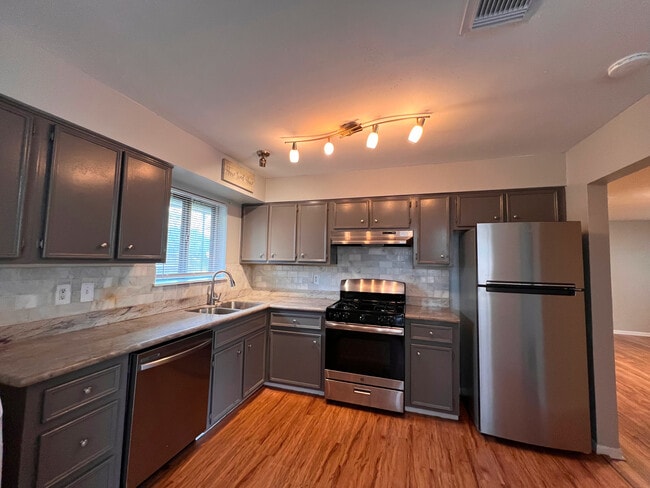 Building Photo - 2309 Peach Ct