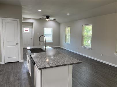 Building Photo - 313 E Nelson St