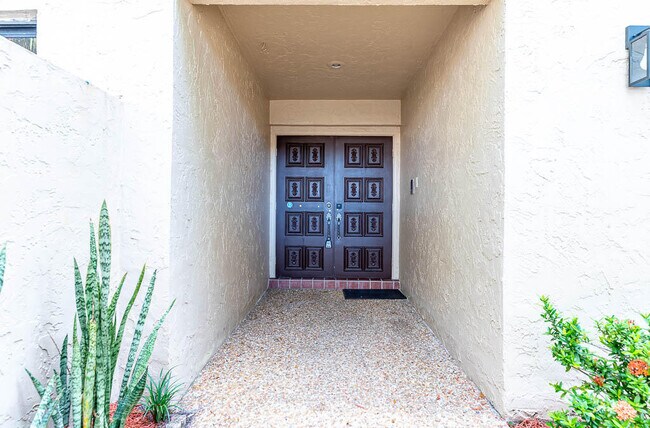Foto del edificio - 6876 Palmar Ct